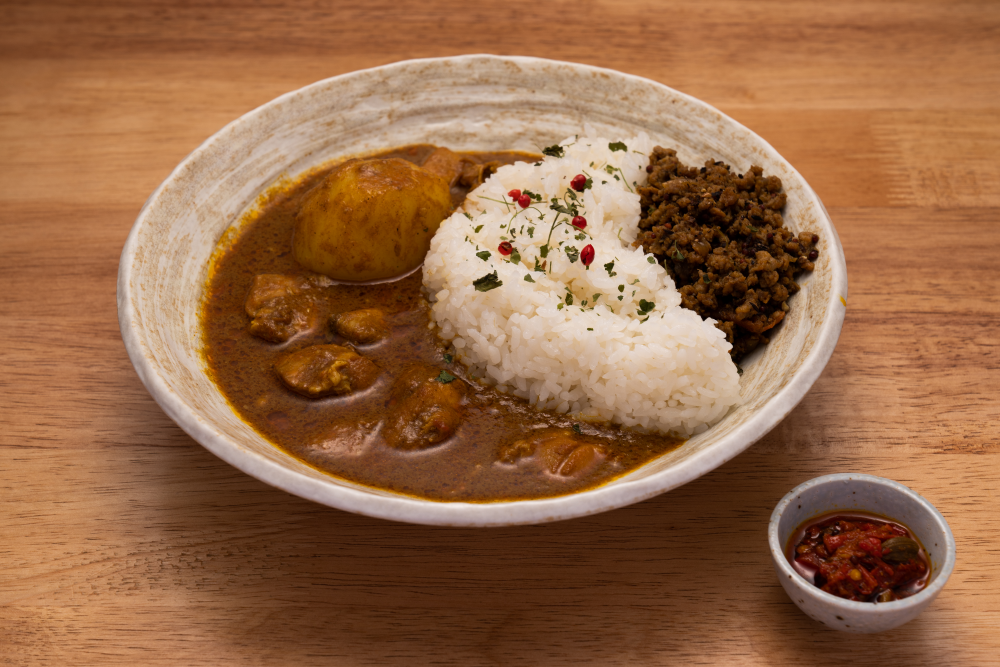 mama curry ガイアナチキンカレーとキーマカレーのあいがけ