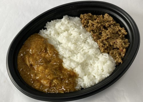 mama curry ガイアナチキンカレーとキーマカレーのあいがけ